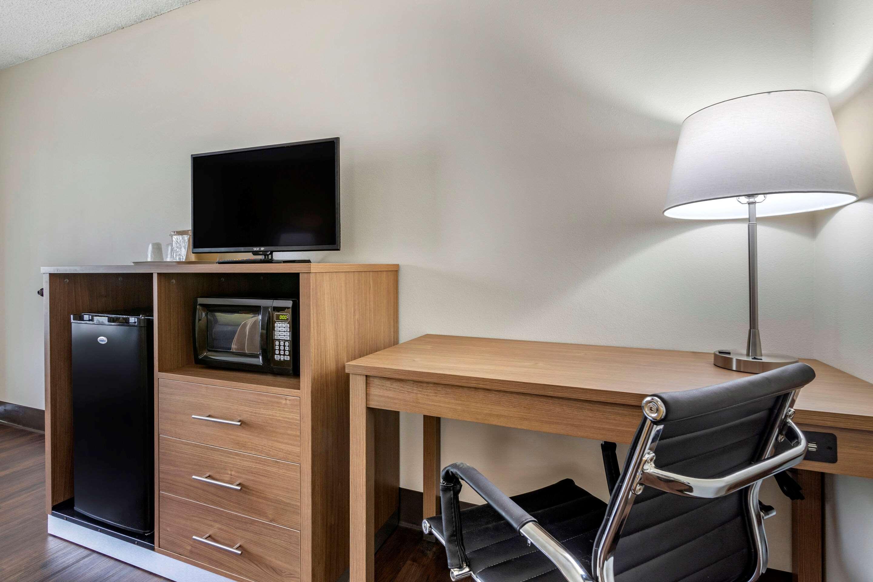 Quality Inn Брунсуик Екстериор снимка