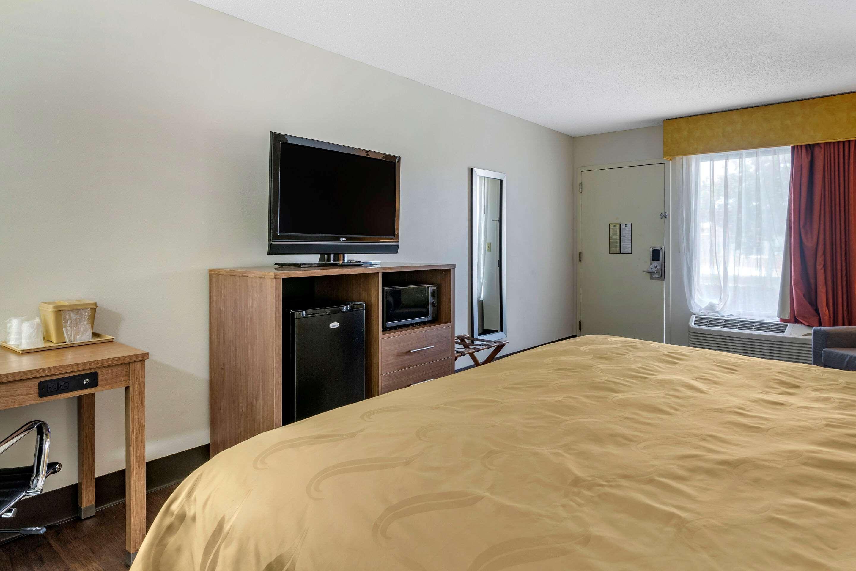 Quality Inn Брунсуик Екстериор снимка