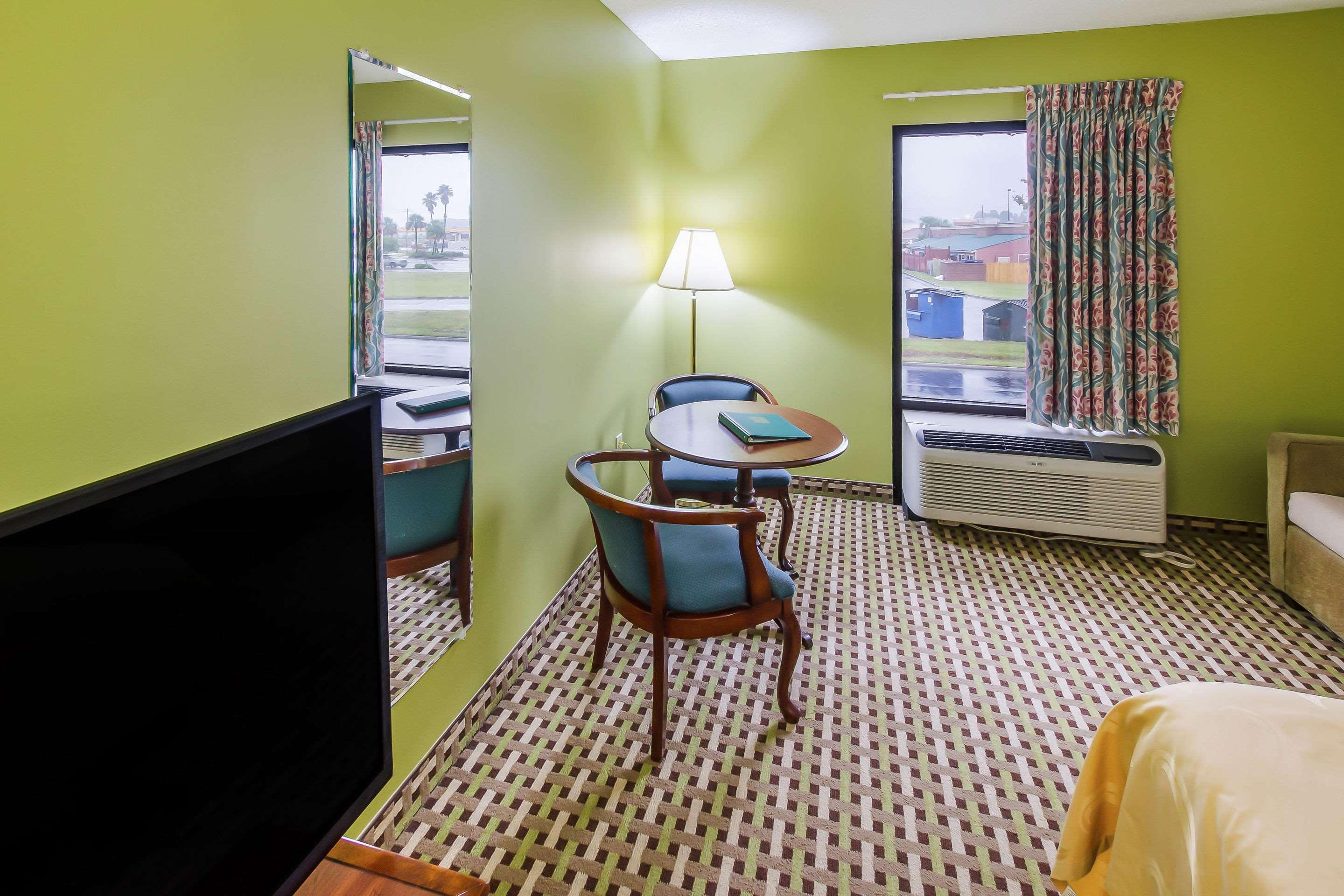 Quality Inn Брунсуик Екстериор снимка