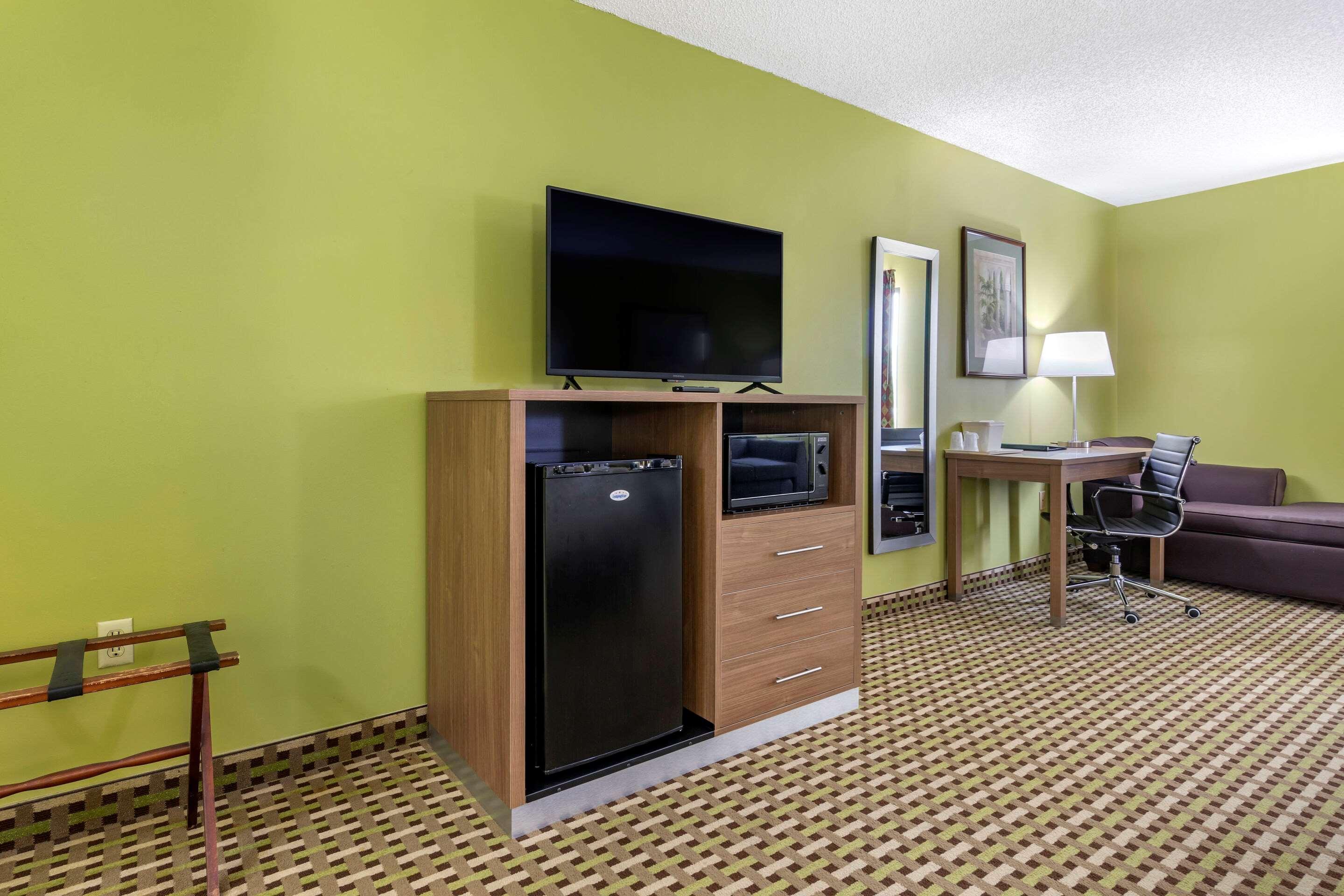 Quality Inn Брунсуик Екстериор снимка
